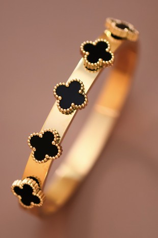 Amora 18K Clover Bangle Bracelet
