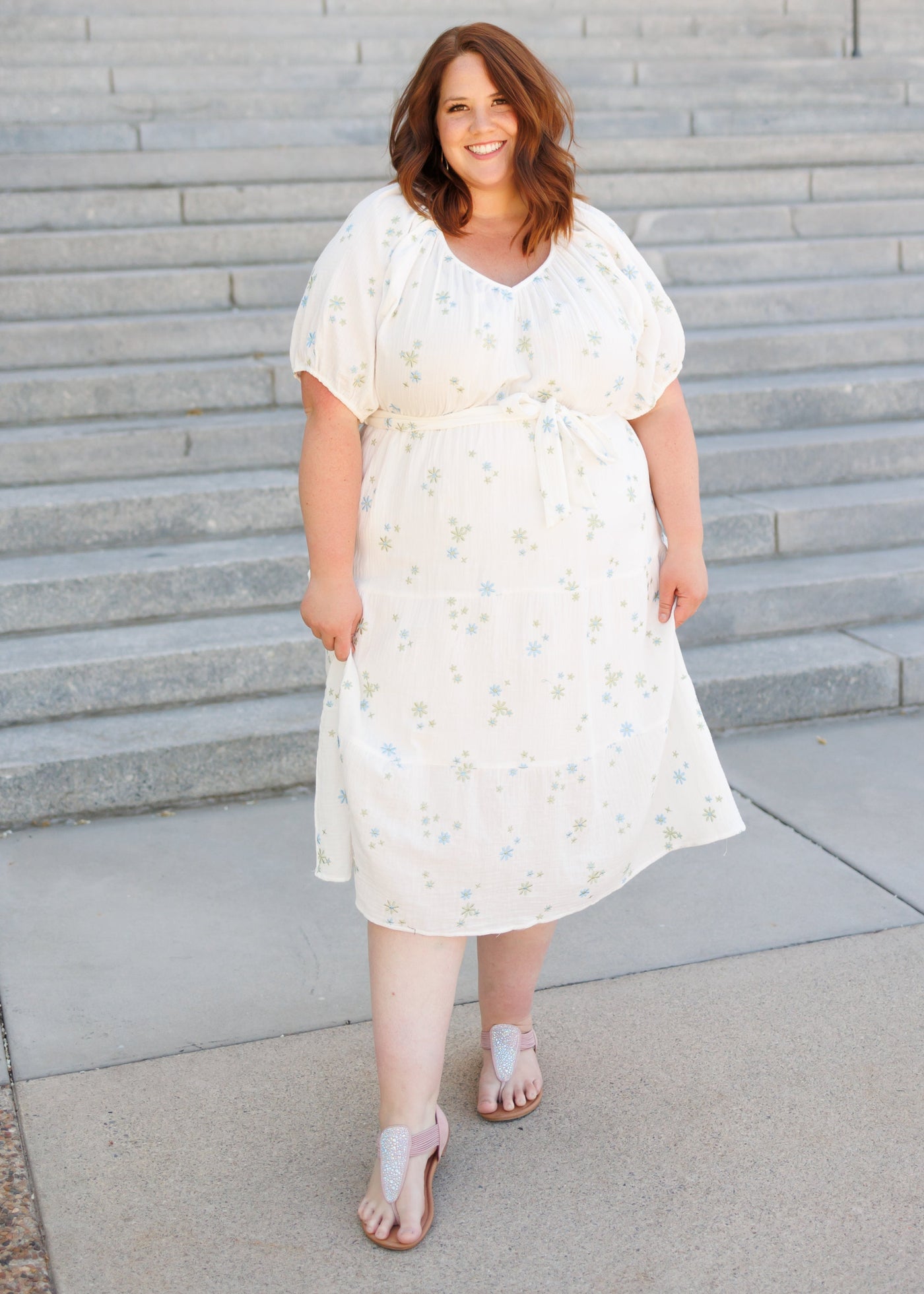 White flower embroidered dress with short sleeves