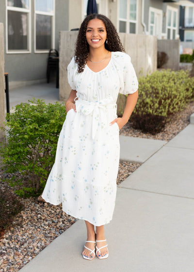 White flower embroidered dress with short sleeves and pockets