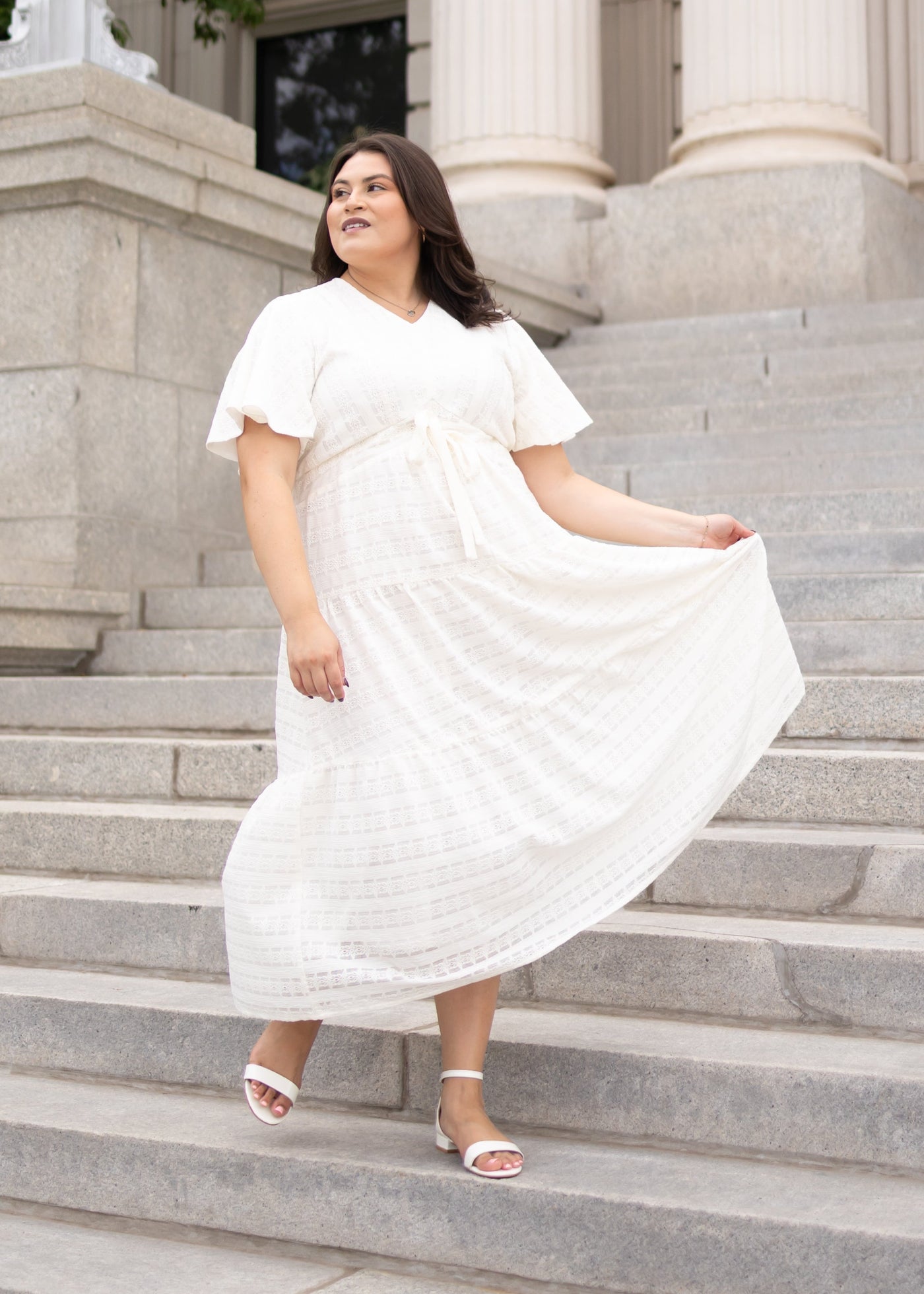Short sleeve ivory textured tie dress in plus size