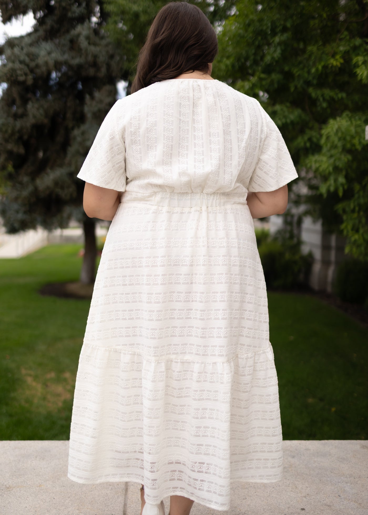 Back view of the ivory textured tie dress in plus size