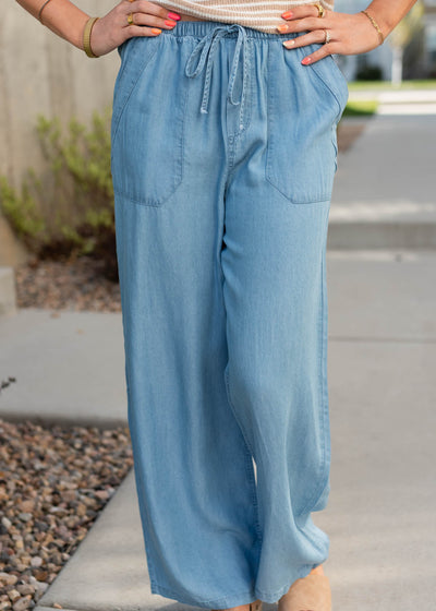Chambray pants with front pockets and elastic waist