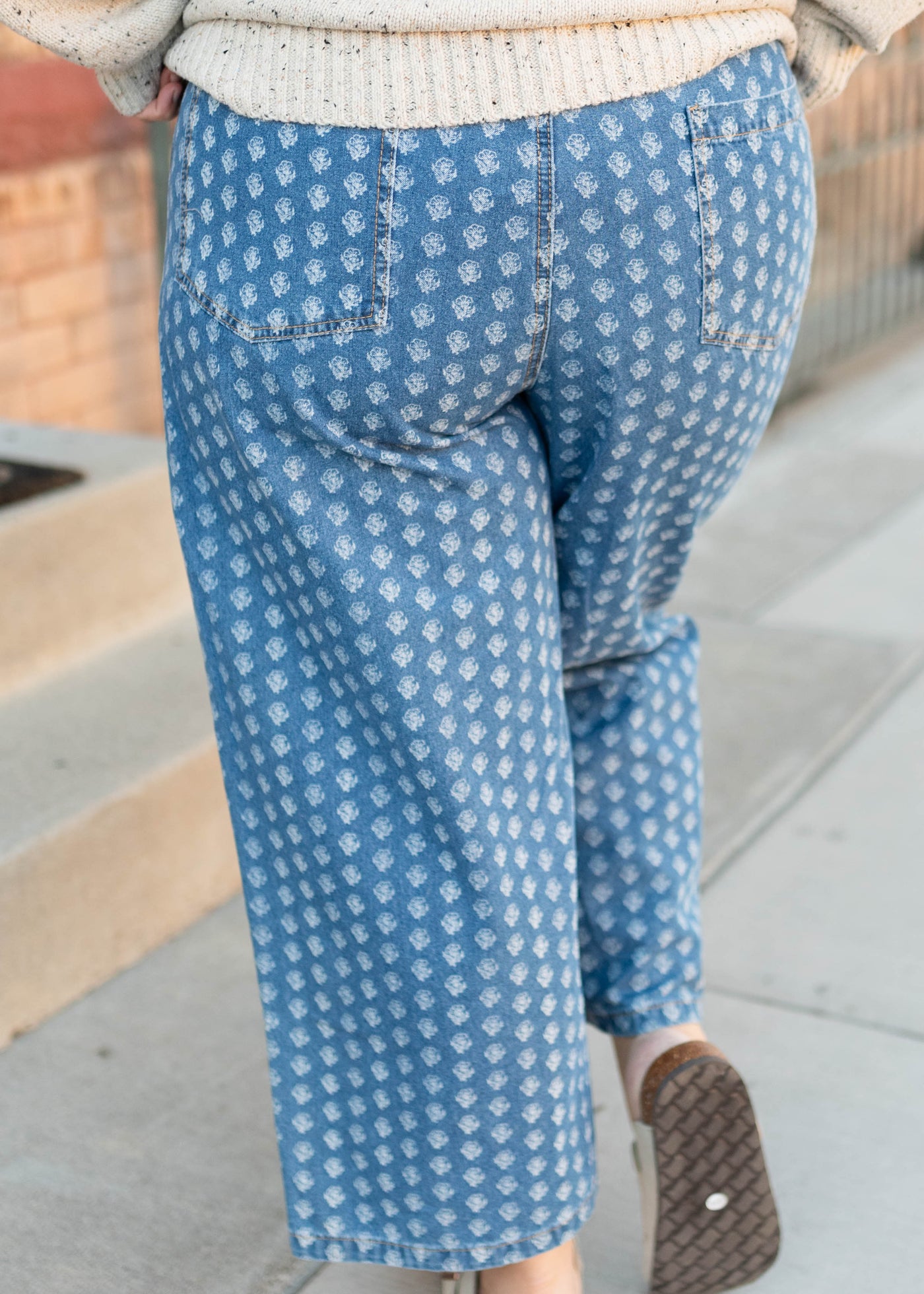 Back view of the pattern pants