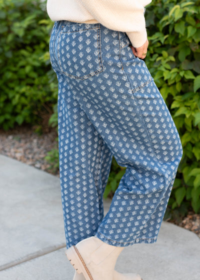 Side view of the wide leg pattern pants
