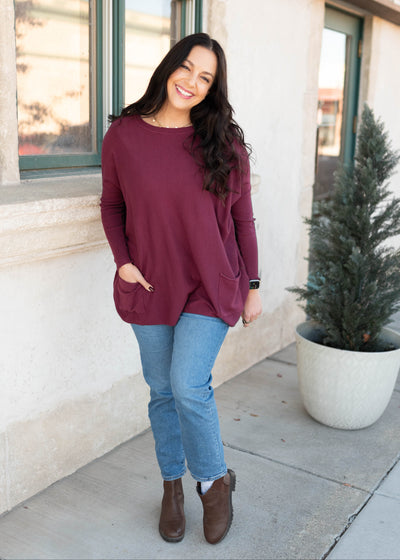 Long sleeve burgundy pocket sweater with front pockets