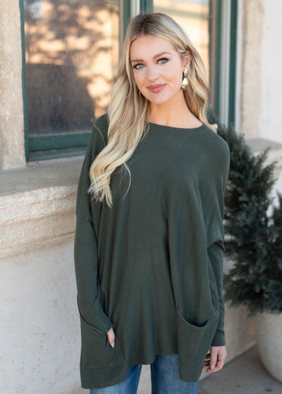 Oversized dark green pcoket sweater with long sleeves