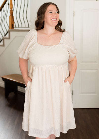 Short sleeve cream square neck dress with pockets in plus size
