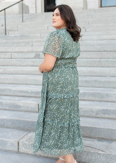 Side view of the sage floral dress with short sleeves in plus size