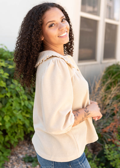 Side view of the short sleeve natural collared top