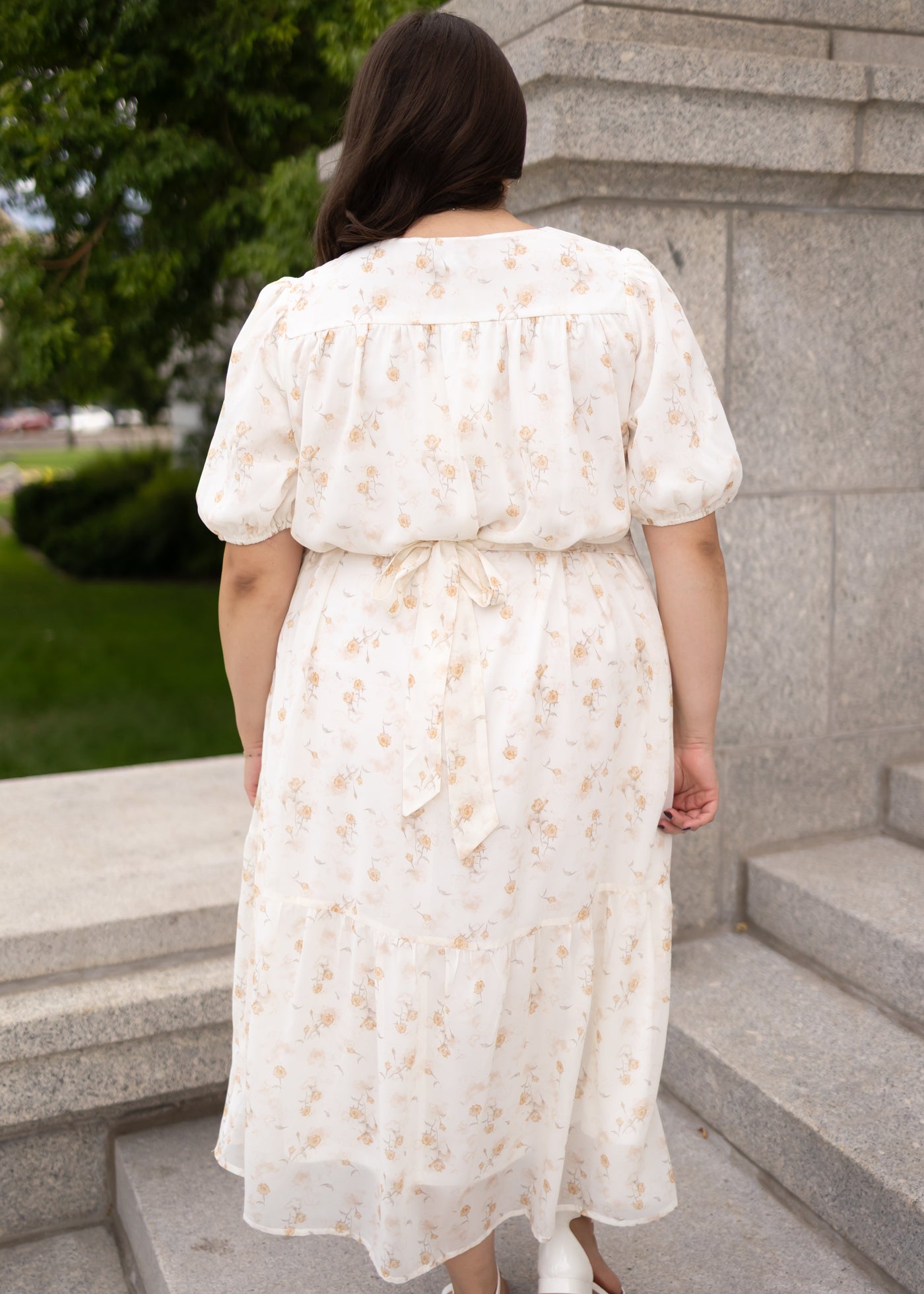 Back view of the plus size cream floral smocked dress with a tie in the back