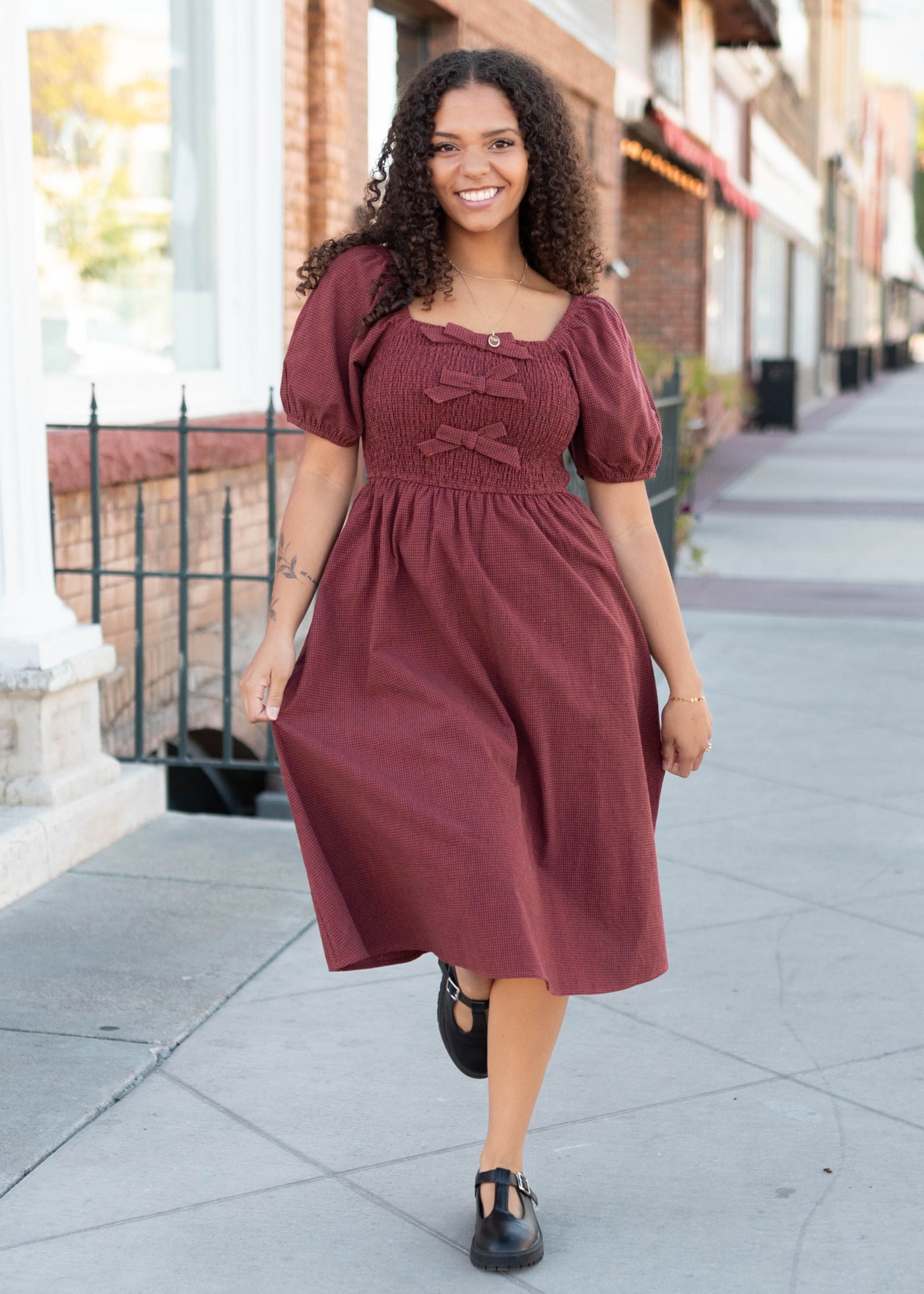 Brick gingham bow dress with short sleeves