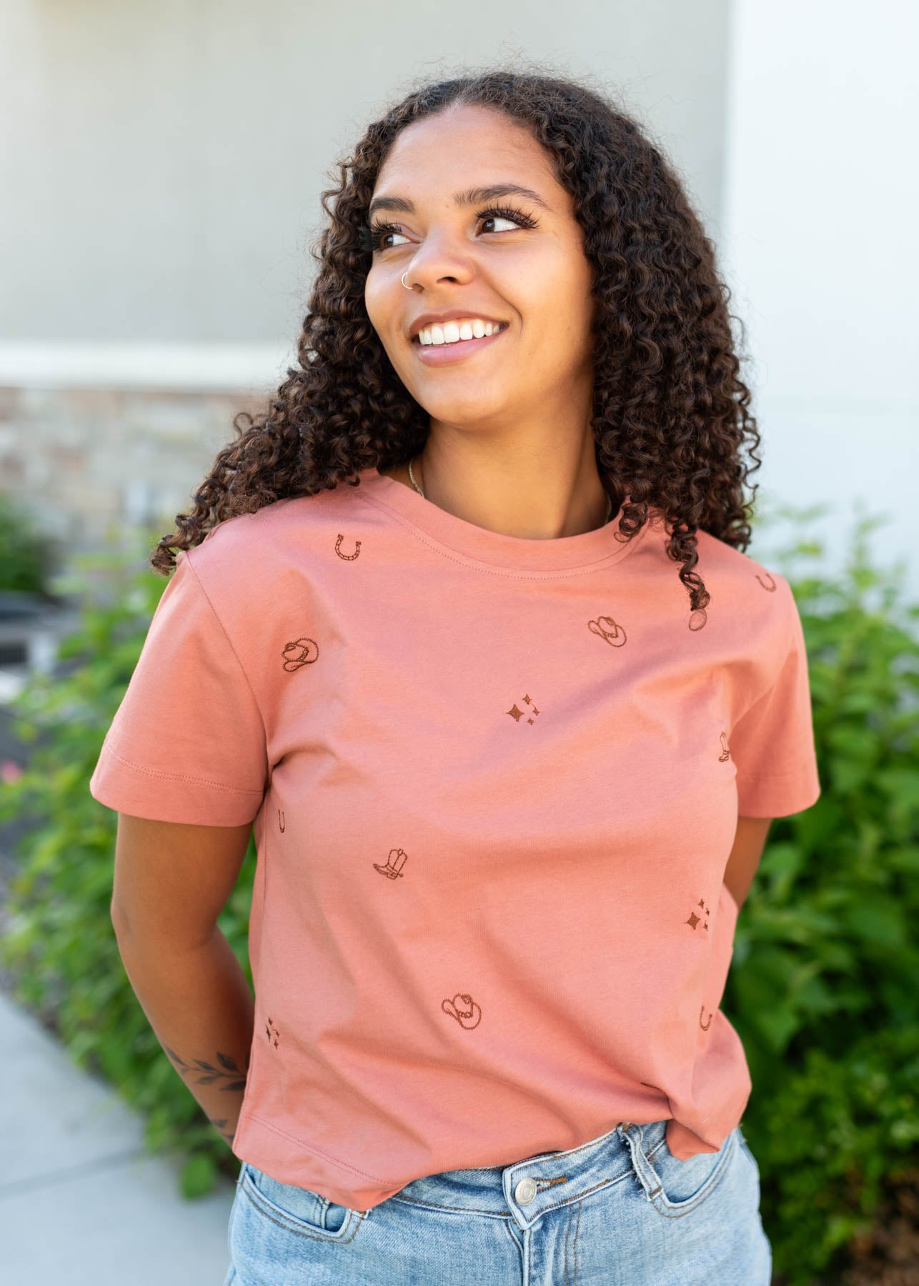 Terracotta cowgirl tee with short sleeves