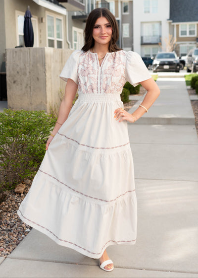 Short sleeve natural embroidered dress