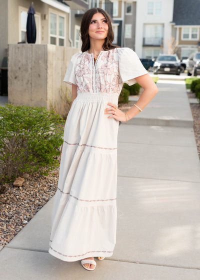 Natural embroidered dress with elastic waist