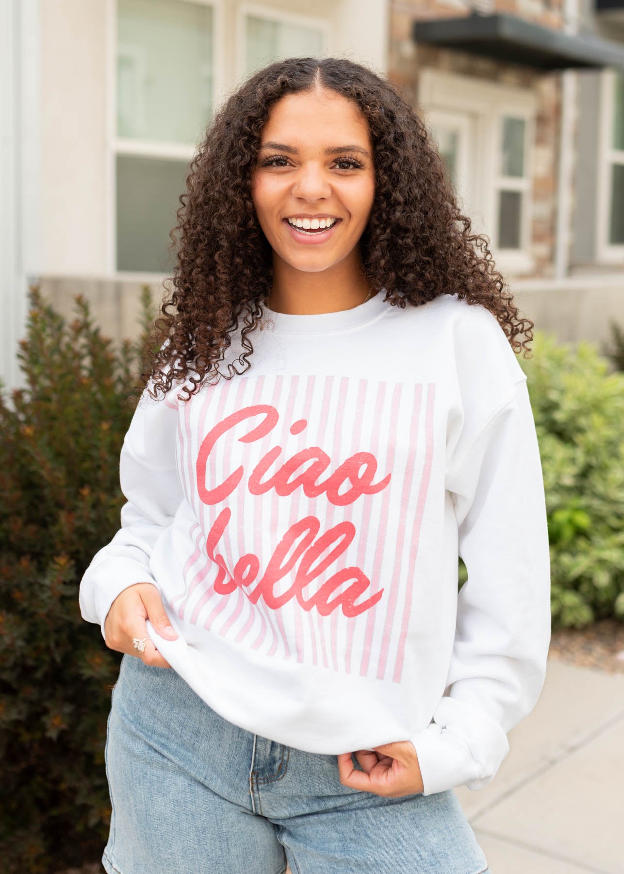 Long sleeve cia bella white sweatshirt with pick graphics