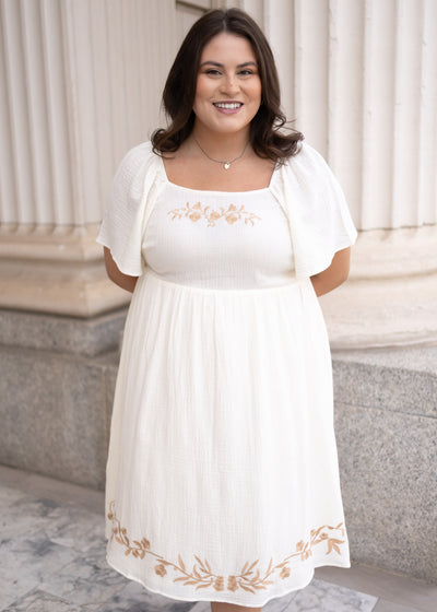 Short sleeve plus size ivory embroidered dress with short sleeves
