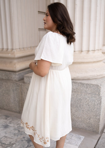 Side view of the Lena Lou ivory embroidered dress in plus size