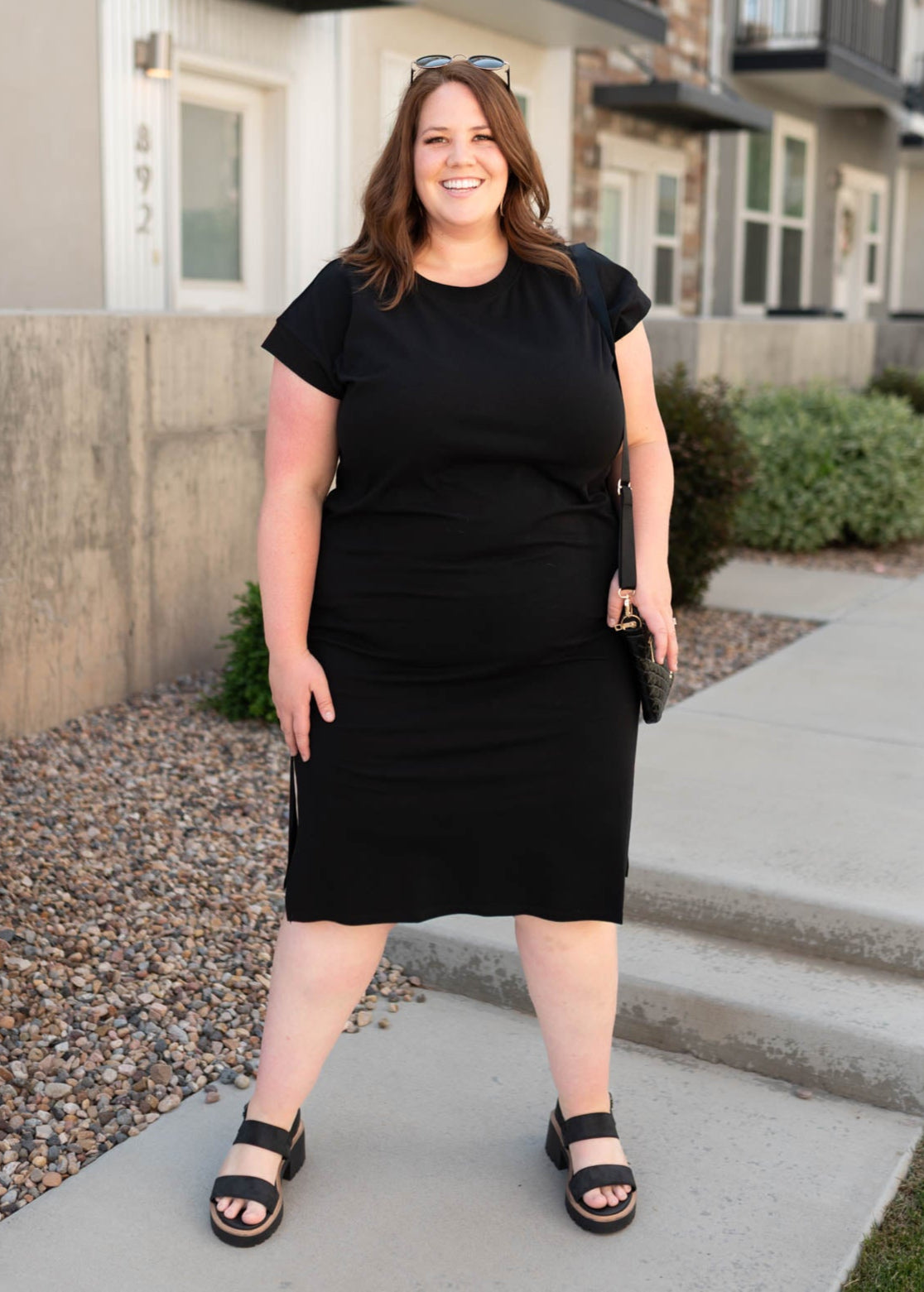 Plus size carbon black dress  with short sleeves