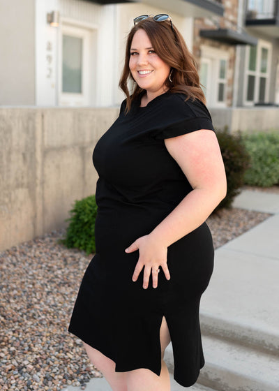 Side view of the carbon black dress in plus size