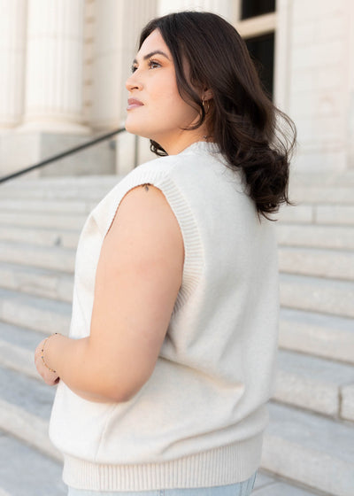Side view of the sand cactus sweater in plus size