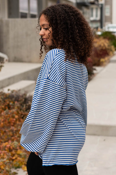 Side view of the royal blue top