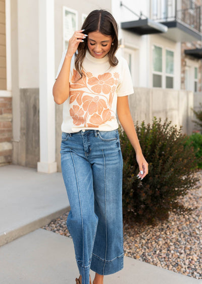 Ivory floral print tee with short sleeves