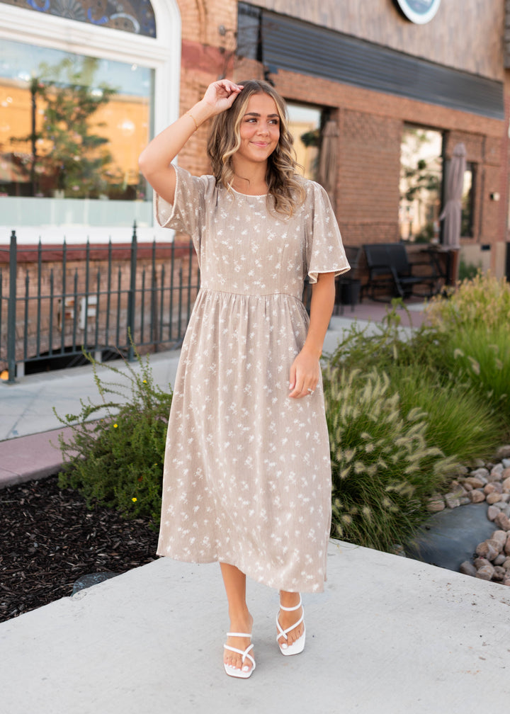 light brown midi dress Dylan & White Floral Style:Neck & Armhole With Ribbon linen dress for beach 95% Polyester 200
