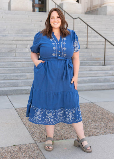 Blue embroidered dress with pockets in plus size