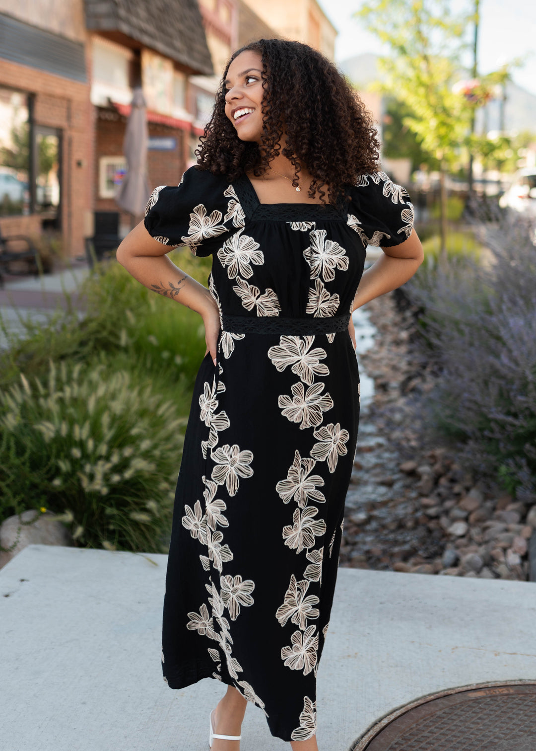 dark cream dress Eileen Black & Embroidered Floral – Lena Layne older women style length 60in / 203.2cm Holy Grail Nursing Dress <transcy>Tamaño</transcy>:US 16W