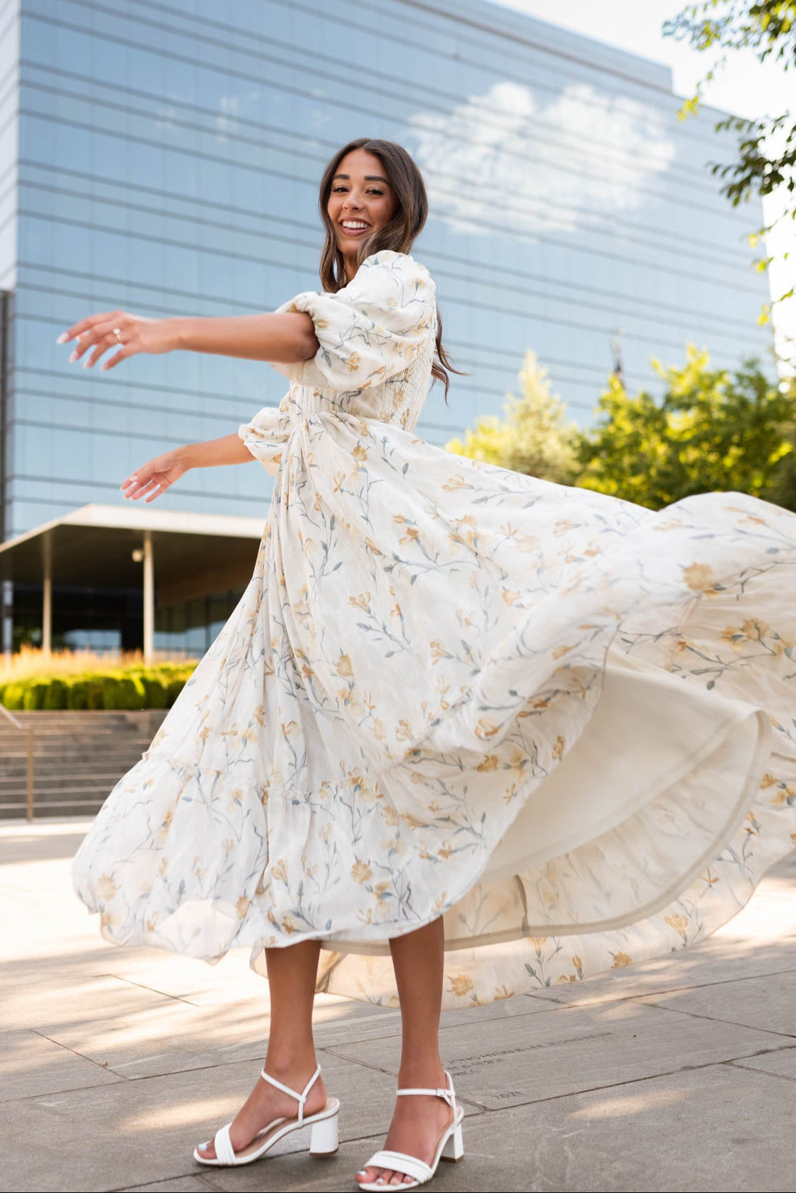 Cream flower dress with short sleeves