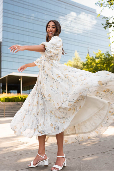 Cream flower dress with short sleeves