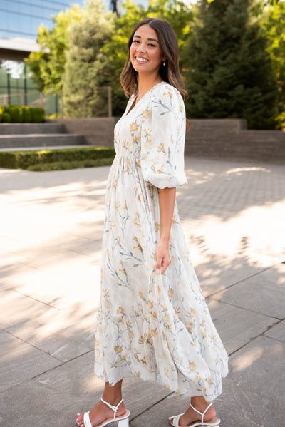 Side view of the crema flower dress