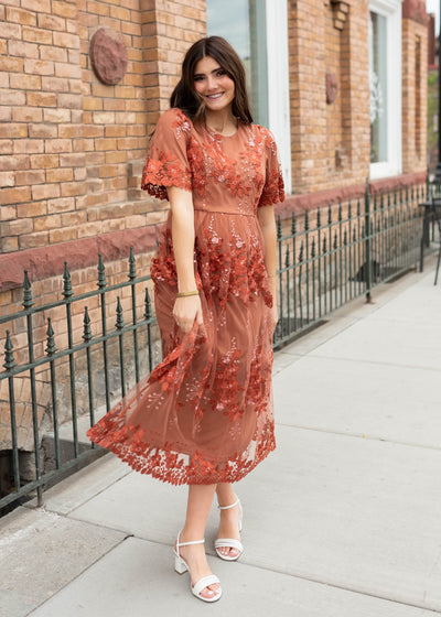 Midi rust floral dress with lace detail and short sleeves
