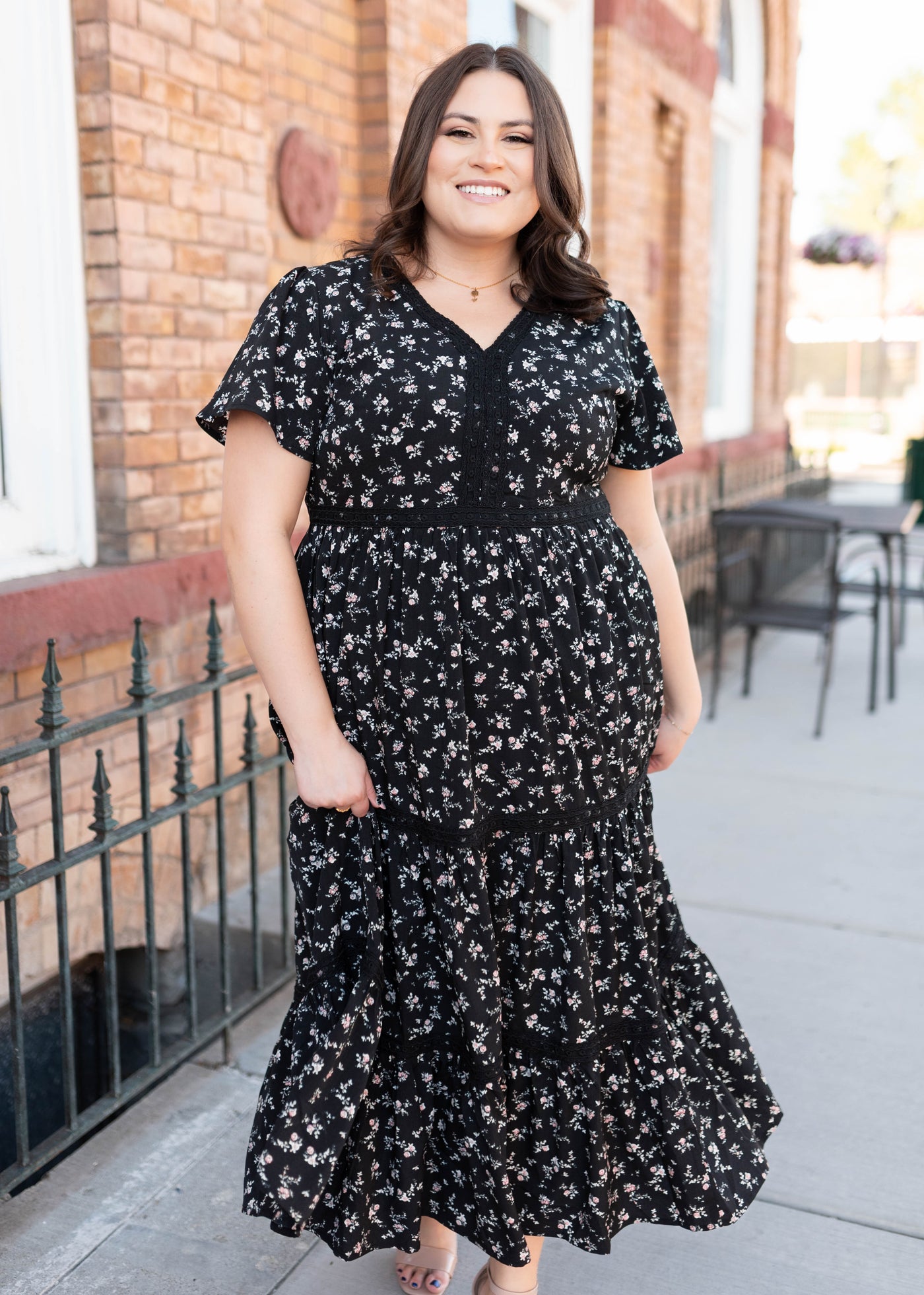 Short sleeve black floral dress in plus size