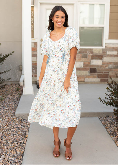 Short puff sleeve on the modest white ribbon pattern dress