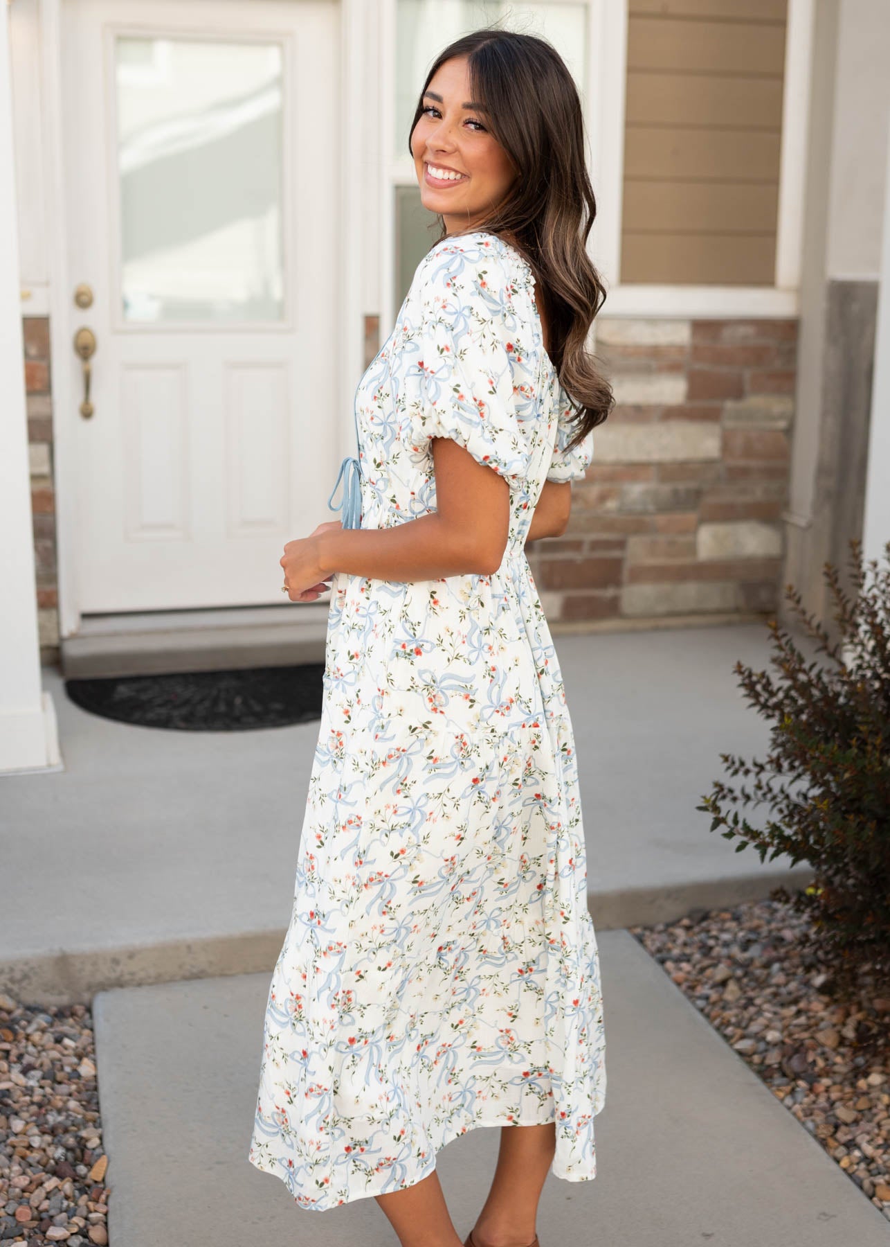 Side view of the white ribbon pattern dress