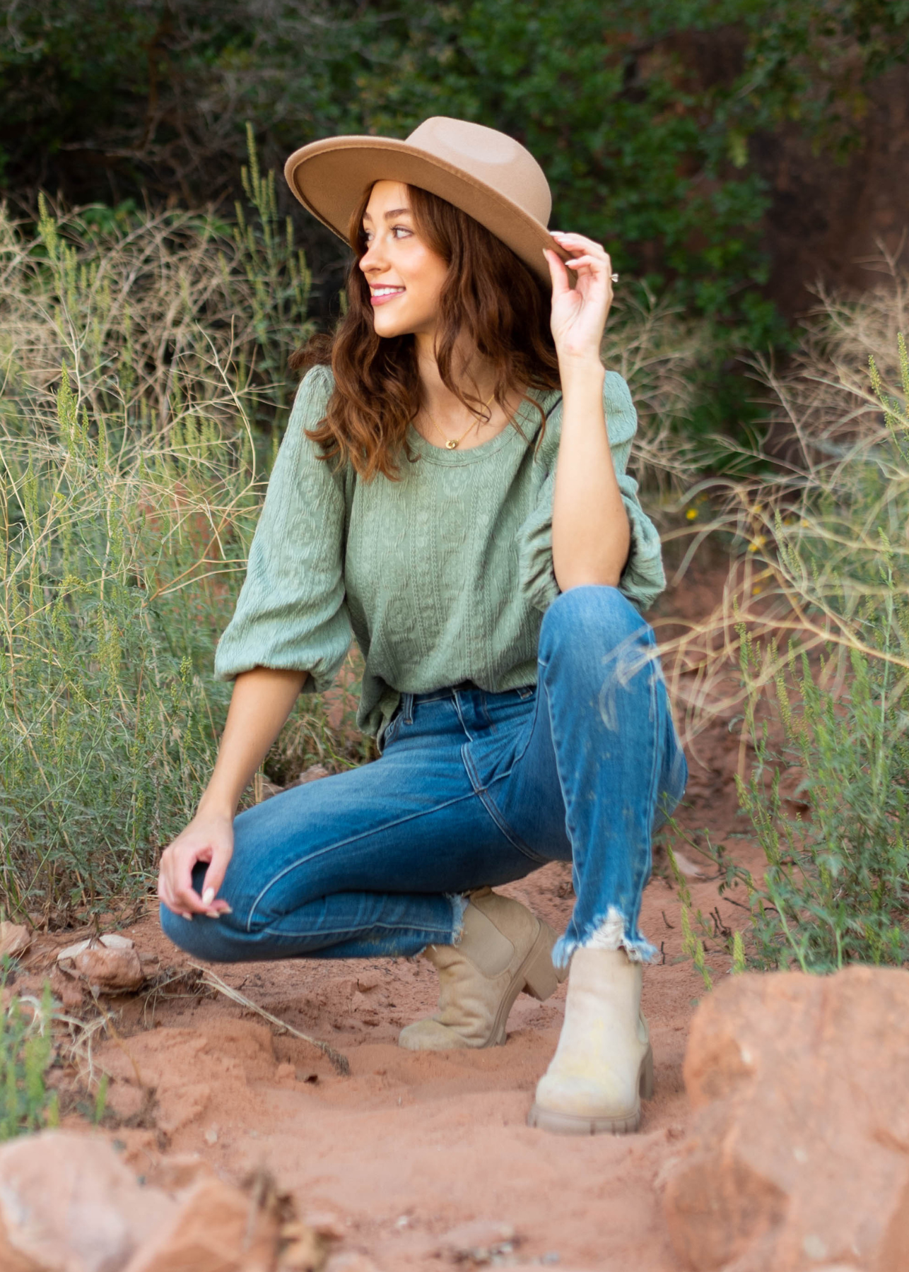 Short sleeve sage top with round next