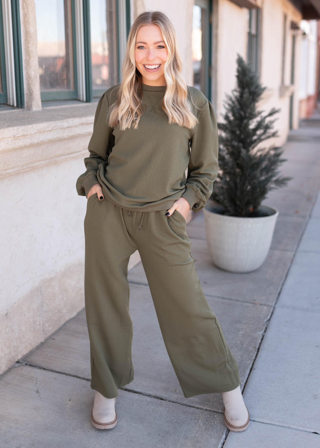 Olive texutred pllover with long sleeves