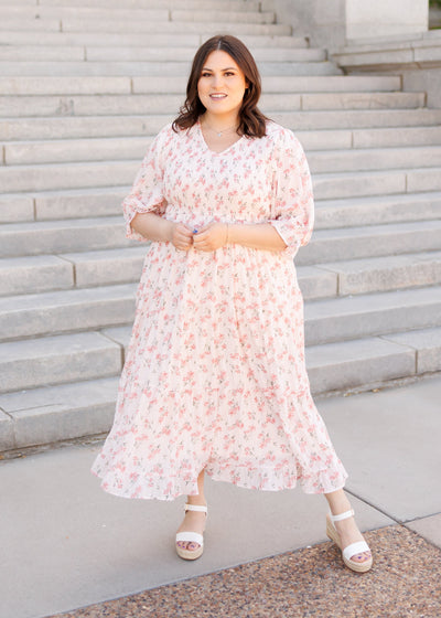 Short sleeve pink flroal tiered dress in plus size