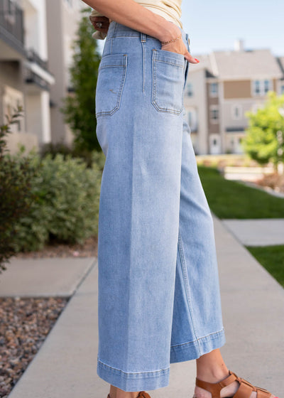 Side view of the denim pants