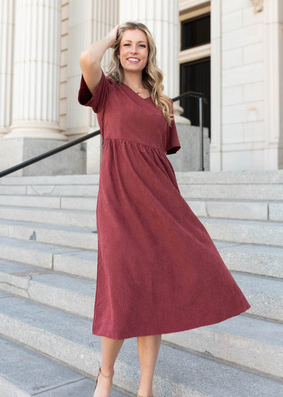 Dusty maroon dress with short sleeves