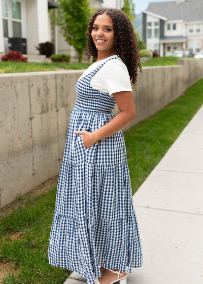 Side view of the navy gingham sleeveless dress