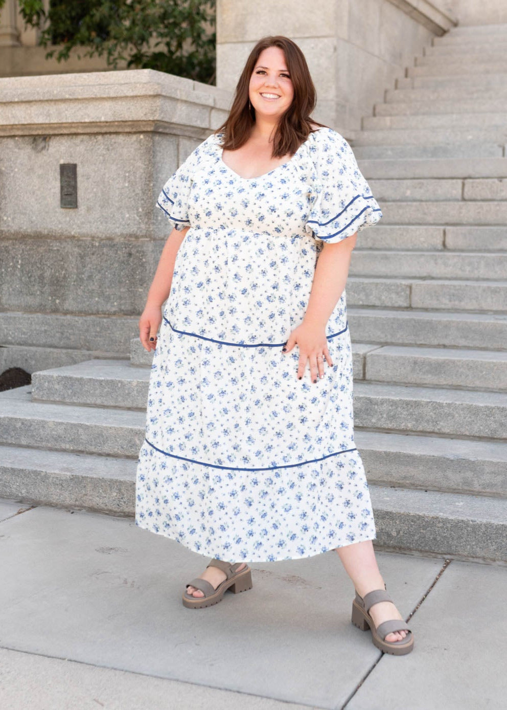 Short sleeve cream floral patten dress in plus size