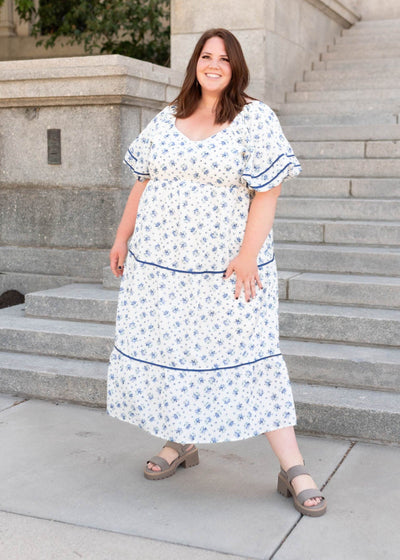 Short sleeve cream floral patten dress in plus size