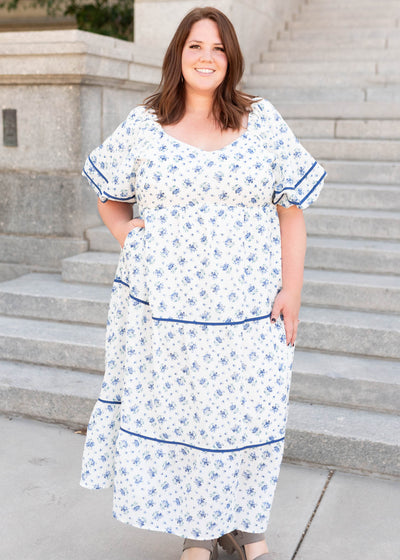 Plus size cream floral pattern dress with  pockets