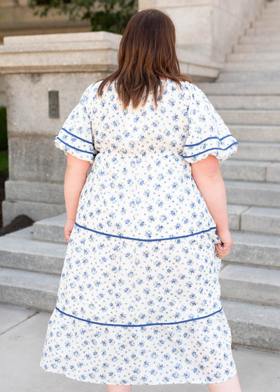 Back view of the cream floral pattern dress in plus size