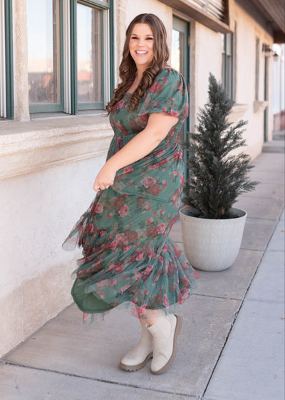 Plus size green tulle dress with short sleeves