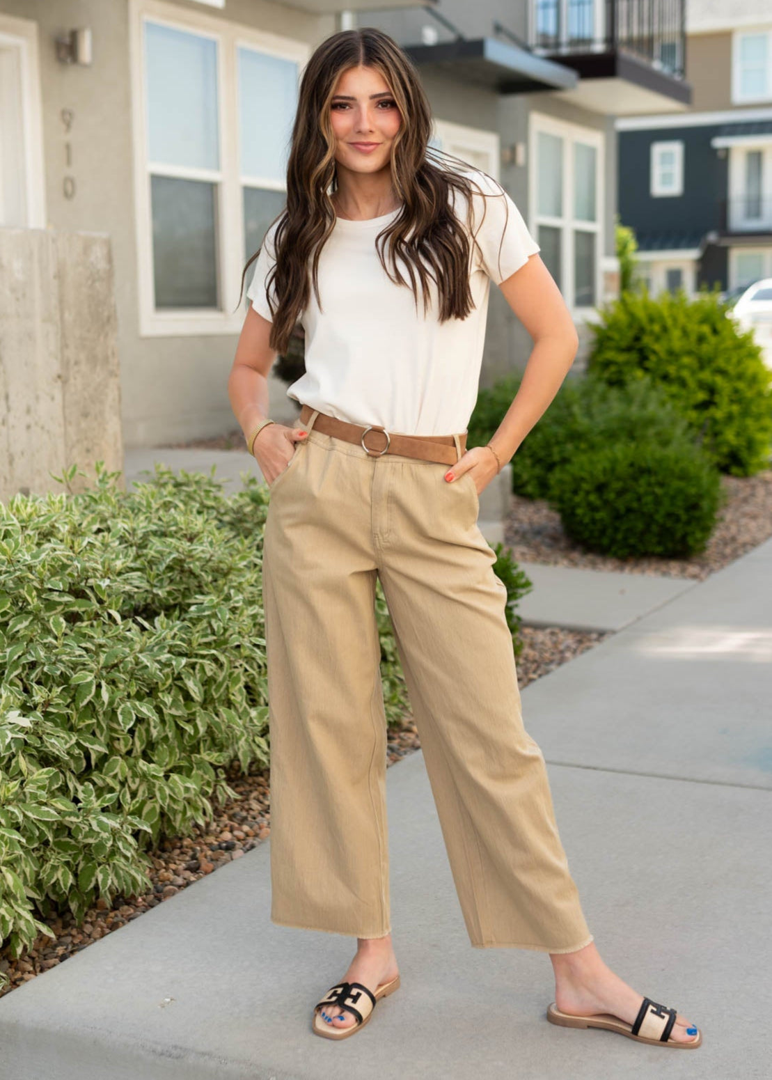 Beige pants with frayed edge