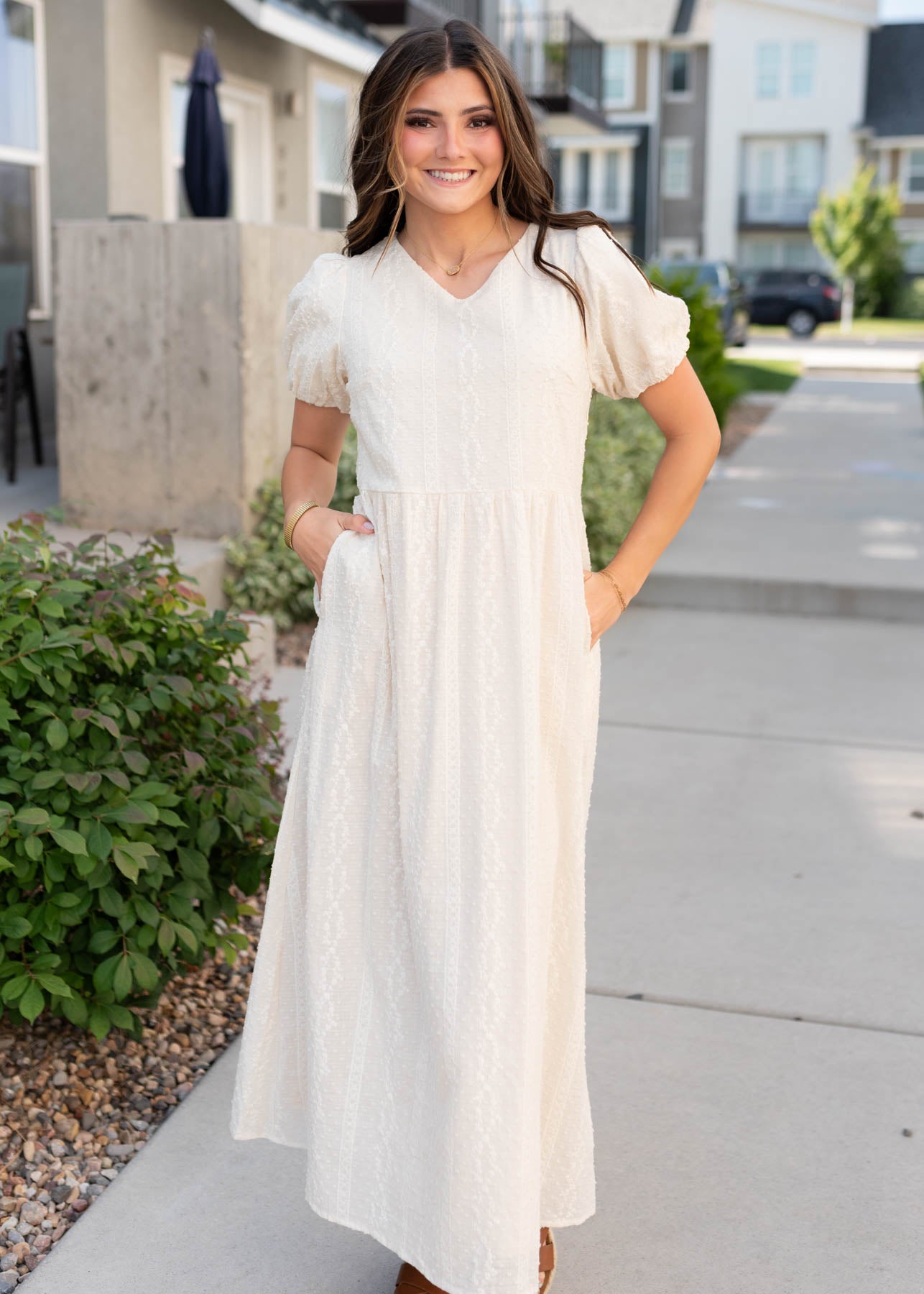Short sleeve cream embroidered dress with pockets
