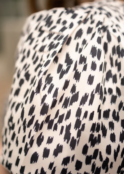 Print of an ivory top